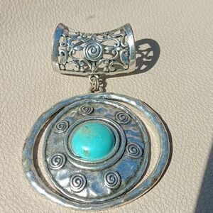 GORGEOUS  PENDANT